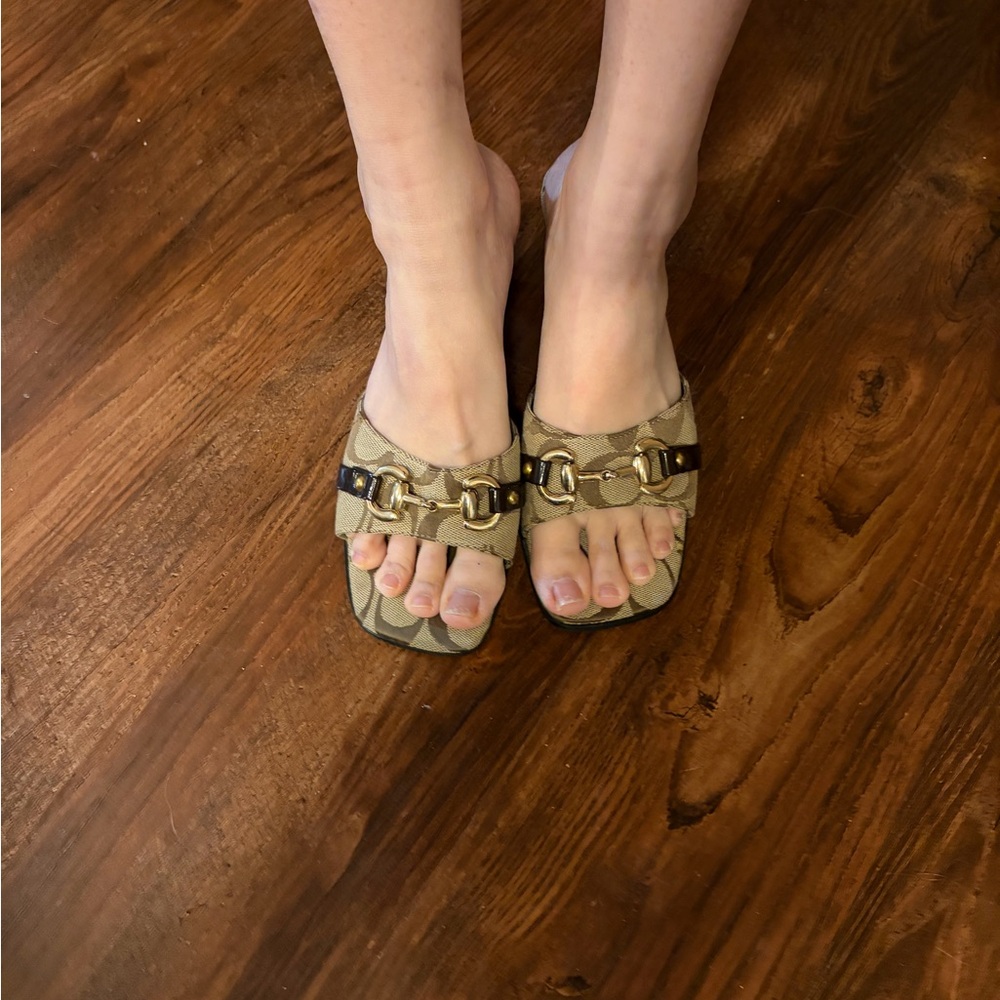 Coach vintage kitten heels